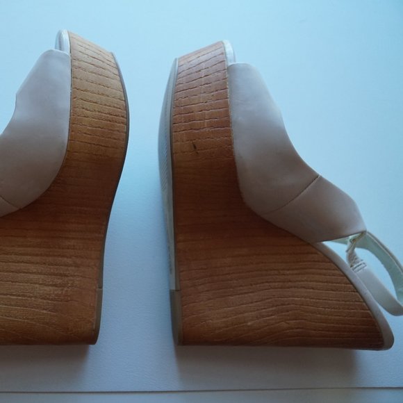 BCBGENERATION WEDGE HEELS, LIGHT PINK, SIZE 6 - Picture 8 of 8